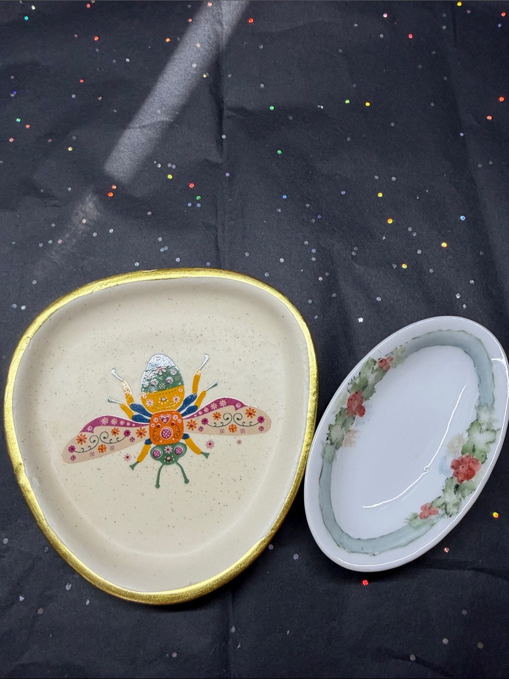 Decorative Ceramic Trinket Dish with Gold Rim and Floral Bee Motif